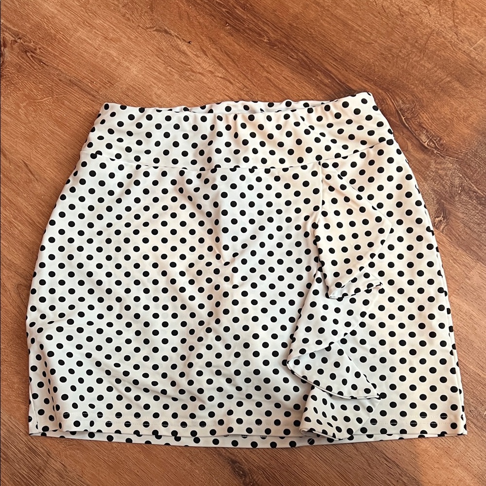 Tzu Tzu Black and White Polka Dot Skort
